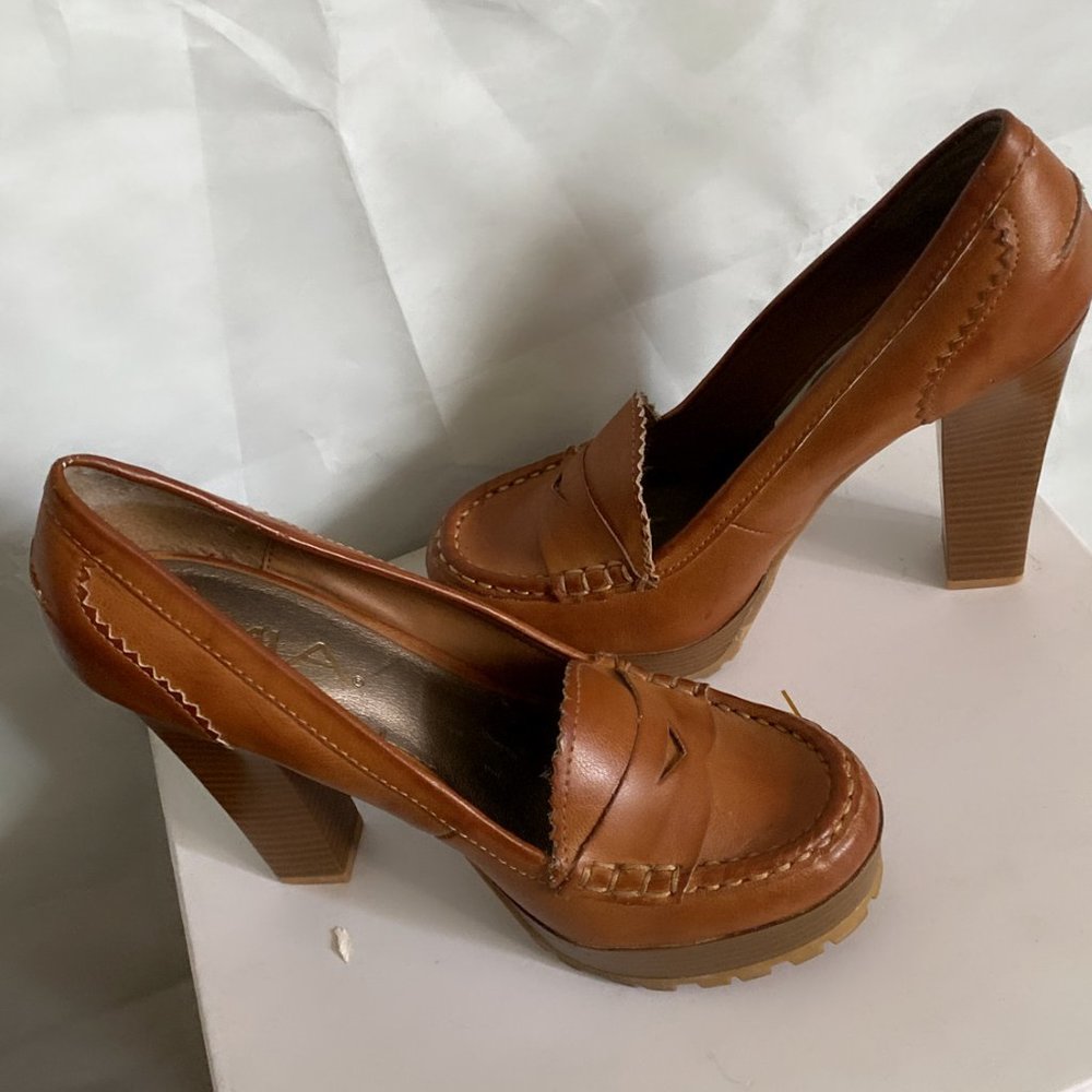 Pumps - Picture 3 of 5